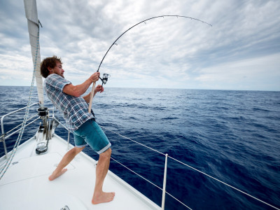 Os desafios da pesca esportiva oceânica. Foto: Reprodução / lojadecamping.com.