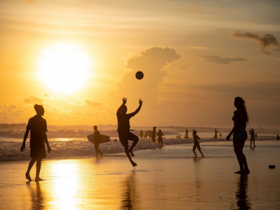 Previsão para o verão: calor intenso e riscos climáticos no Brasil. (Foto: Reprodução / JP News).